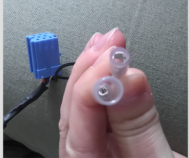 yatour stecker _2 kabel.png