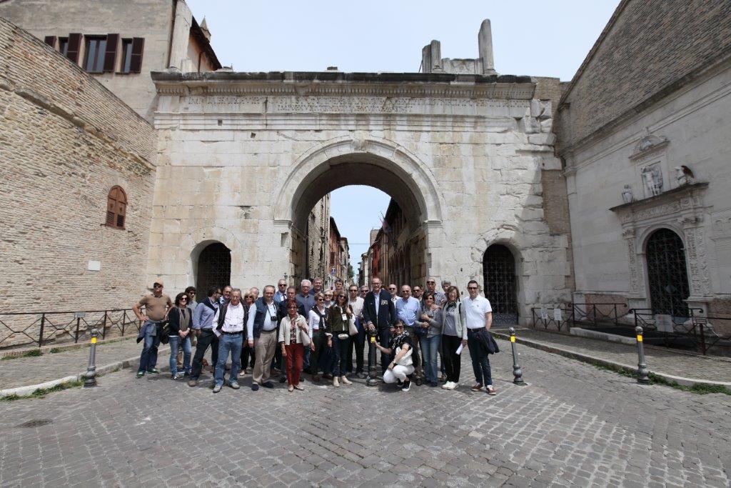 20 fano arco augusto insieme.jpg