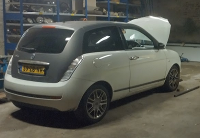 lancia ypsilon momo wit.png