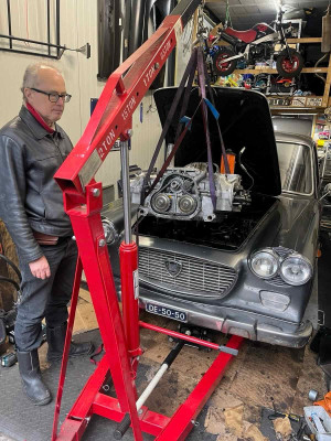 Motor opgetakeld.jpeg