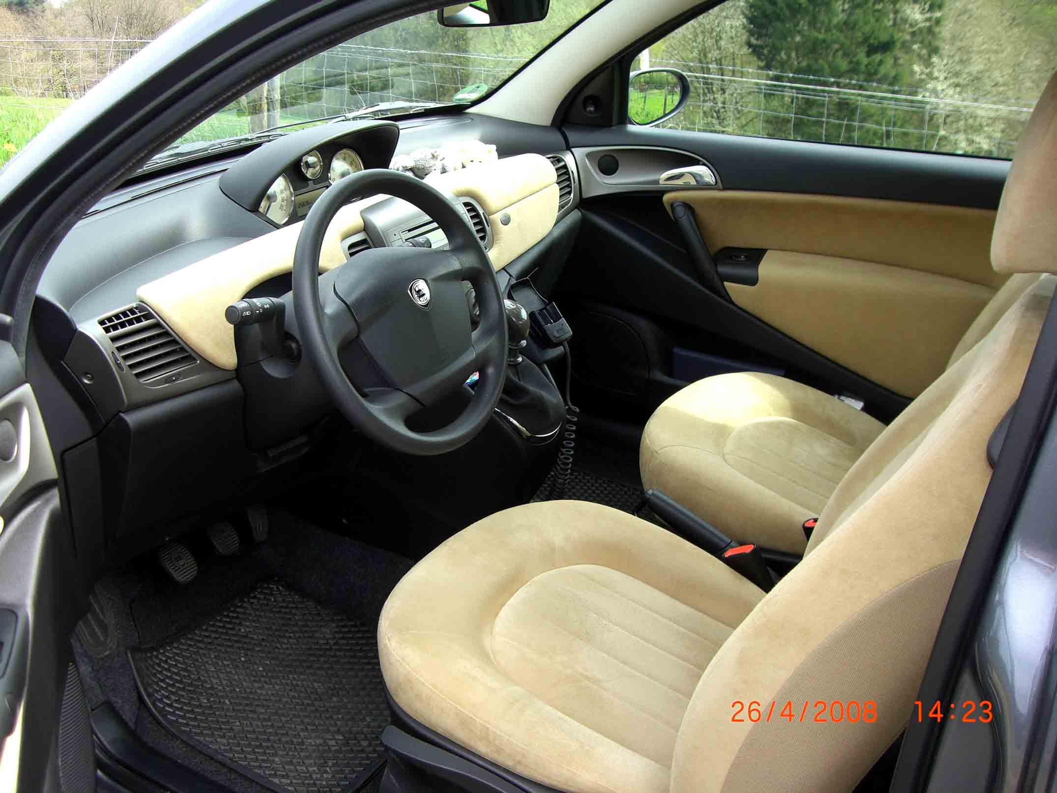 ypsilon-alcantara.jpg
