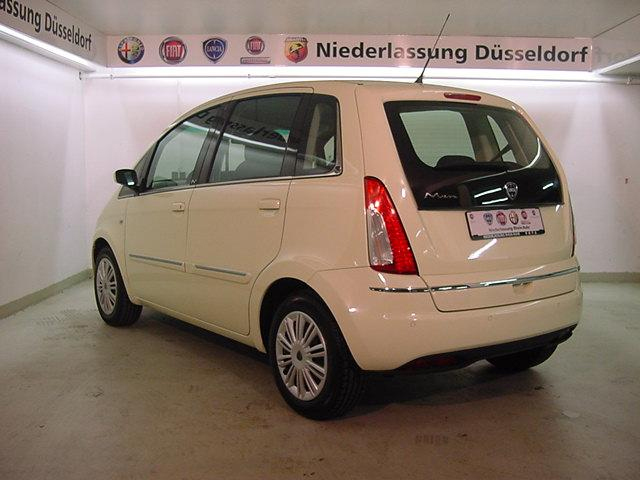 02.jpg