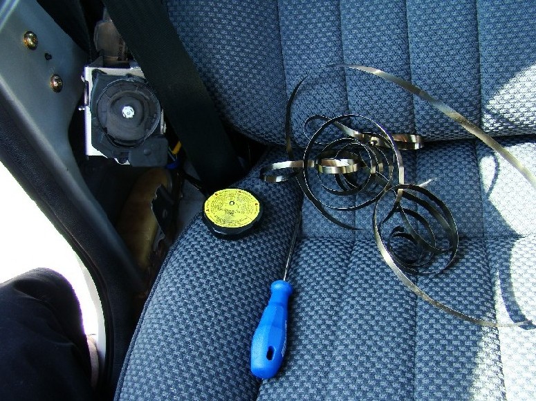cintura sicurezza bloccata e molla2.jpg